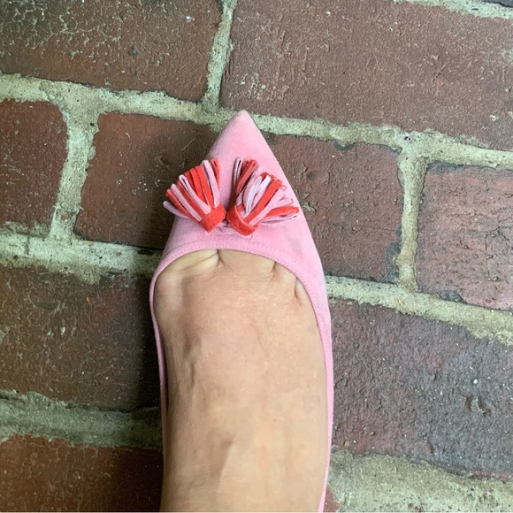 Pink suede flats with pointy toes & tassels - Picture 5 of 7
